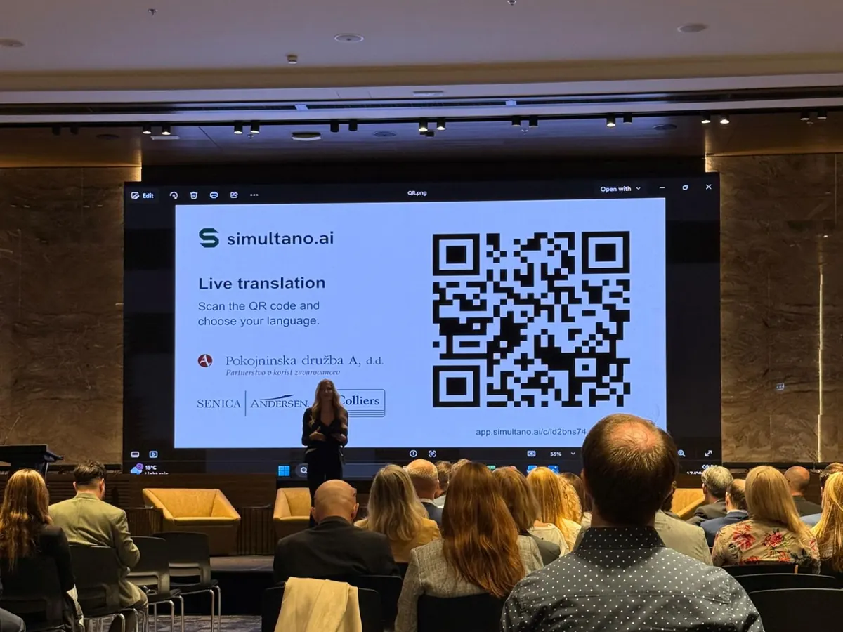Platno s QR kodom za prevod uživo na konferenciji PROGRES
